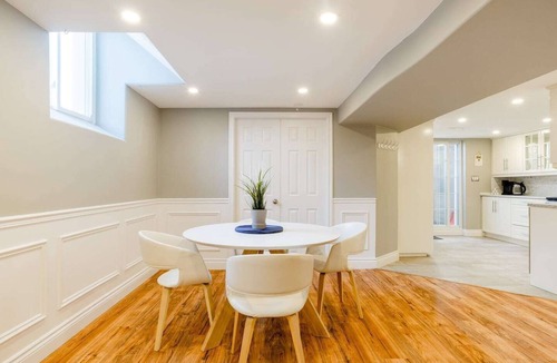 Grimsby Apartment | Grimsby Lakeview Suite l 3 Min Walk to Lake Ontario l King Bed l Great Value
