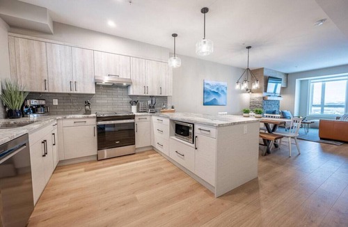 Snow Pine Estates Villa | Grizzly Ridge Getaway-Brand New, Hot Tub,Sleeps 11