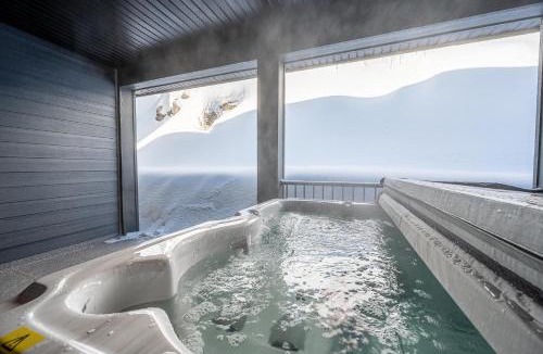 Snow Pine Estates Apartment | Grizzly Ridge Getaway - Private Hot Tub, Mtn View & Sleeps 11