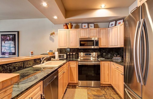 Warrior's Mark Condo | Ground floor condo near Main St in Breckenridge! Shared hot tub, Spacious, Fitne