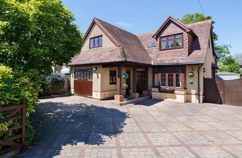 Gosport Cottage | Grove Lodge - a house that sleeps 13 guests in 5 bedrooms