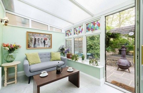 Gosport Cottage | Grove Lodge - a house that sleeps 13 guests in 5 bedrooms