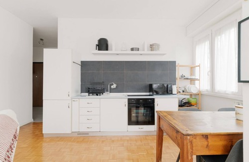 Barona Apartment | GuestHost - Cozy 78 sqm apartment, able to accommodate up to 4 people, located on the first floor of a building with lift.The property is located 650m from the Famagosta stop of the green metro line M2, which allows you to reach Piazza Duomo, Central Sta