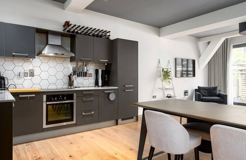 Cazenove Apartment | GuestReady - Modern Comfort in Stoke Newington