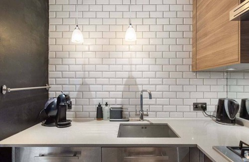 Canary Wharf Apartment | GuestReady - Modern stay with Balcony in London