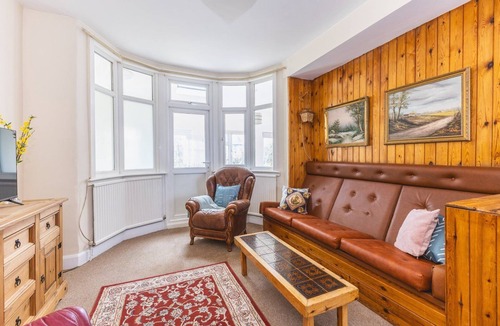 Finchley House | GuestReady - Relaxing Finchley retreat with garden