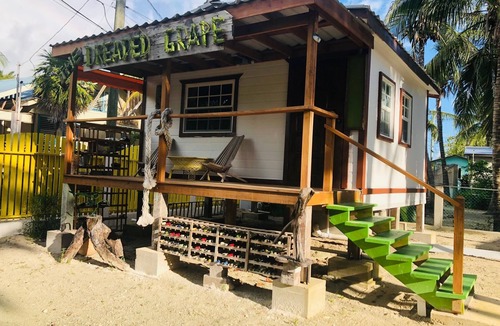 Caye Caulker House | Gumbo Limbo's Dreaded Grape Cabana - Steps from Ocean, Free Bikes, Free WiFi