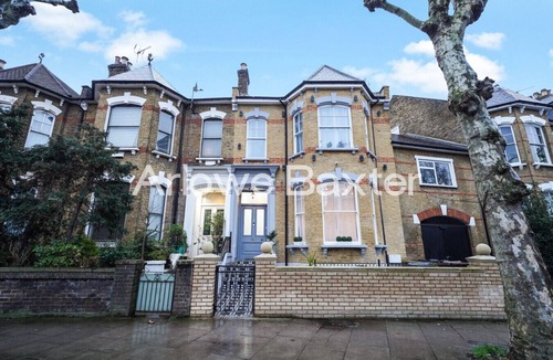 Clapton House | Hackney Suites - Double En-suite Room (F3)