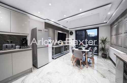 Clapton House | Hackney Suites - Double En-suite Room (F1)