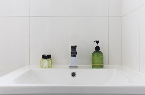 Hendon Apartment | Half Moon Hendon Apartment, NW4