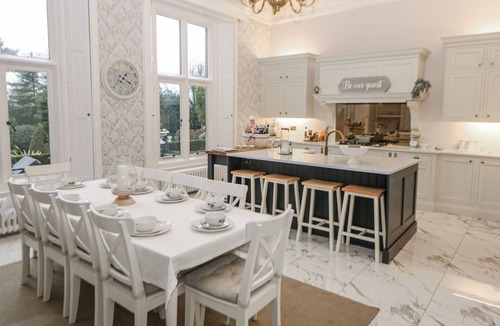 Alfreton House | HALLFIELD HALL, pet friendly, with hot tub in Higham, Derbyshire