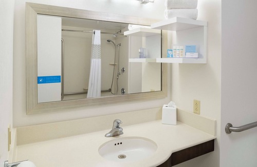 Dartmouth Hotel | Hampton Inn & Suites by Hilton Halifax - Dartmouth