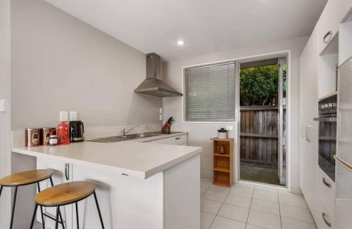 Riccarton House | Handy Riccarton Hagley Park CBD 10 Mins