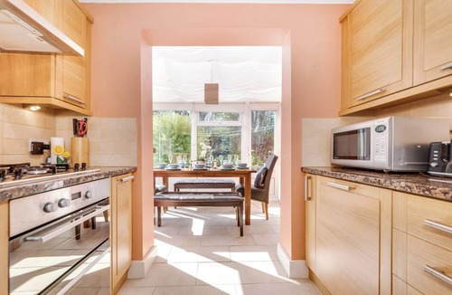 Brighton City Centre House | Happy Monkey Town House - Sleeps 9