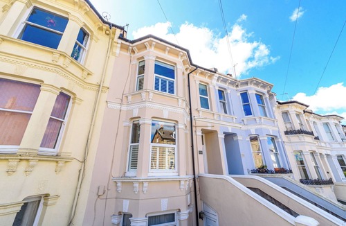 Brighton City Centre House | Happy Monkey Town House - Sleeps 9