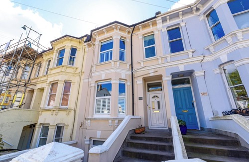 Brighton City Centre House | Happy Monkey Town House - Sleeps 9
