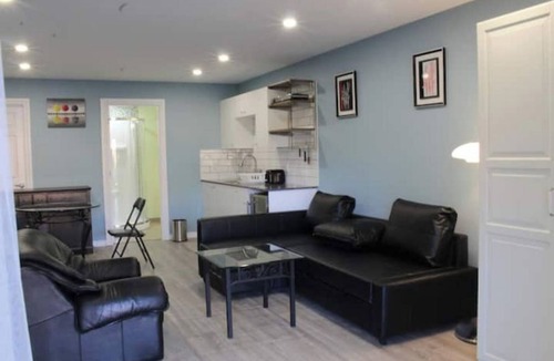 West Porpoise Bay Apartment | Harmony B&B: Cozy and Chic 3-bdm Suite with Tatami