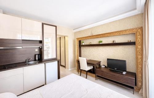 Chaika Apartment | Harmony Suites 2-409 Private Studio