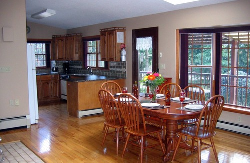 Kent House | Harrison Hot Springs: Vacation Rentals in South Garden