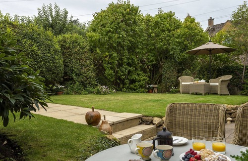 Ebrington Cottage | Harrowby End is an attractive thatched roof property