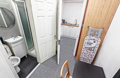 Oxford Apartment | Hawthorn Studio - Self Contained One-Bed Studio Flat