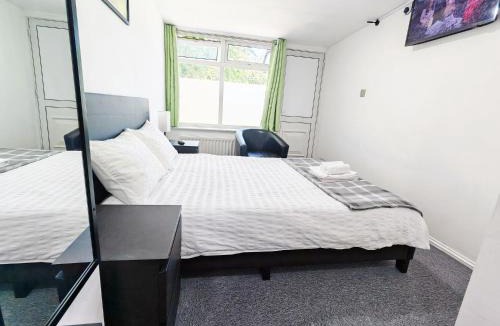 Oxford Apartment | Hawthorn Studio - Self Contained One-Bed Studio Flat