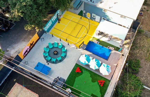 Dawson House | Heated Pool, B-ball, Golf, 3mi Downtown, Sleeps 18