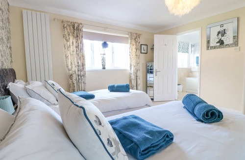 Barrowby House | HEDGEFIELD HOUSE, pet friendly, with pool in Barrowby