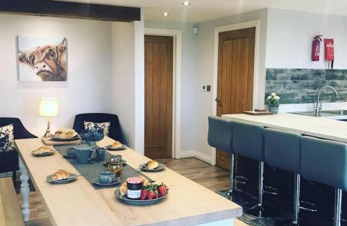 Caldecott House | Hen Houses with Hot Tubs - Big Drift and Fairchilds Barn