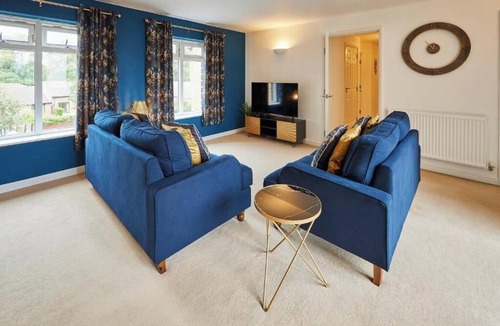Oadby Apartment | Hermitage Court Apartment - Sleeps 6