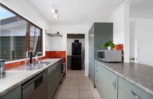 Richmond Heights House | Hideaway on Hyde - Taupo Holiday Home