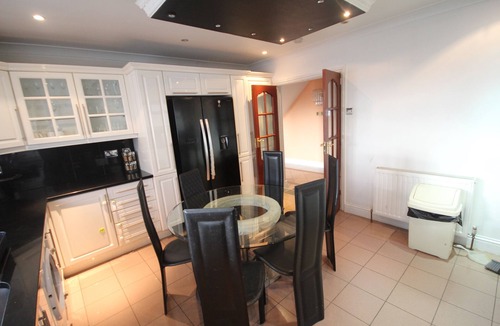 Hillingdon House | High Gables House -A Spacious Four Bedroom home located in Uxbridge.