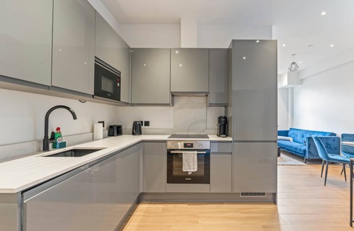 West Finchley Apartment | High Luxe Stay in London