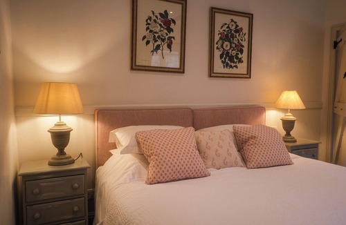 Easebourne Cottage | HIGHFIELD, pet friendly, with a garden in Lodsworth