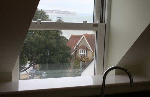 Shanklin Apartment | Highlands Apt 4 - balcony, sea views, balcony, free wifi + parking