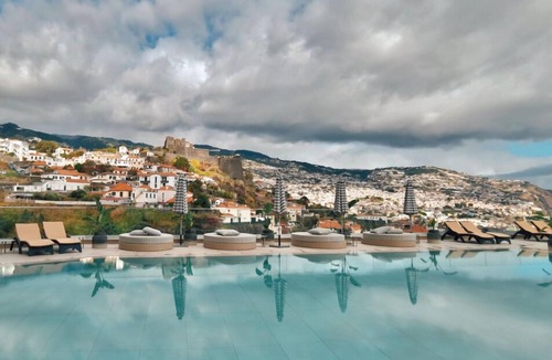 Sao Pedro House | Hiking Break in Levada dos Tornos! Pools, Free Parking, Free Breakfast & Sauna!