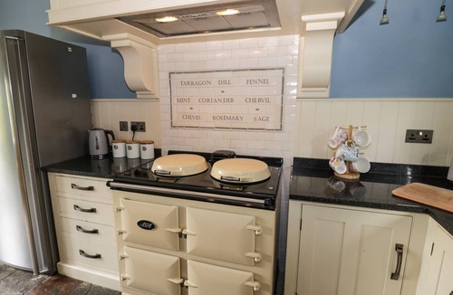 Litchborough Cottage | HILL HOUSE FARM, pet friendly in Nether Heyford, Northamptonshire