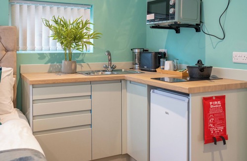 Earl Shilton Apartment | Hilltop Apartment 3 - UK50595