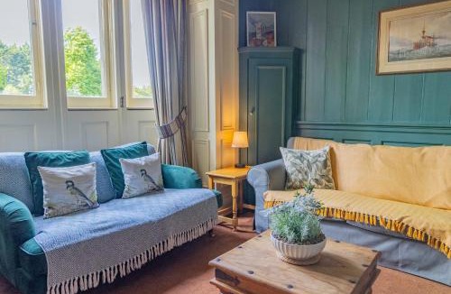 New Forest District House | Historic 2 bed gatehouse in private parkland