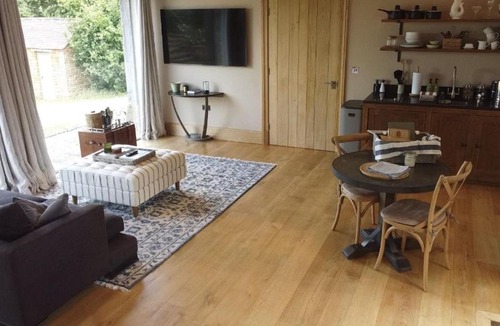 Chipping Norton House | Hobbs Hole Cottage & Studio