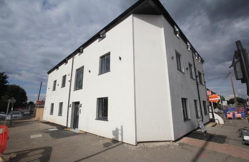 Yiewsley Apartment | Holden Court Apartments -Apt 4