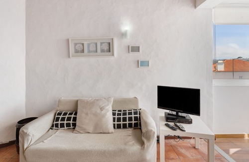 Praia das Macas Apartment | Holiday Apartment "Mar E Serra III" near Beach with Balcony & Wi-Fi