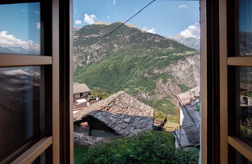 Valtellina Apartment | Holiday Apartment 'Sweet Somma Mountain Lodge 1' with Mountain View & Garden