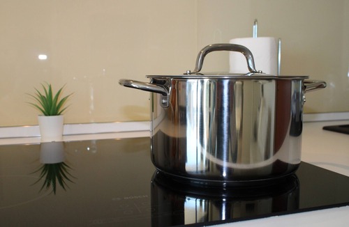 Perledo Apartment | Holiday Apartment "The Panoramic Suite" with Lake View, Shared Pool & Wi-Fi