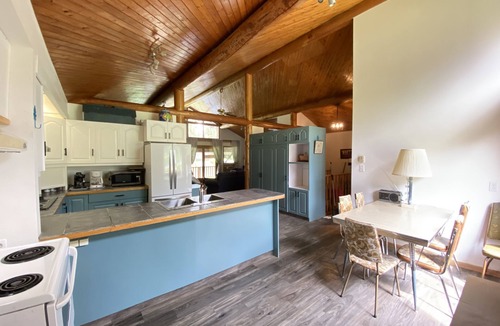 Central Kootenay House | Holiday Creek Vacation Rental