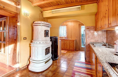 Valtellina House | Holiday Home 'Dolce Casa Vicino A Bormio' with Mountain View, Private Garden and Wi-Fi