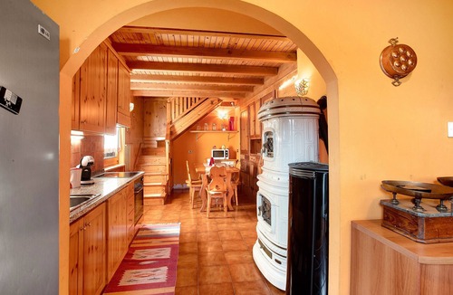 Valtellina House | Holiday Home 'Dolce Casa Vicino A Bormio' with Mountain View, Private Garden and Wi-Fi
