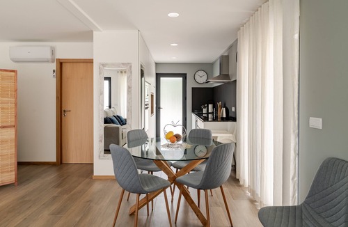 Molares House | Holiday Home 'Felicidade' with Mountain View, Wi-Fi and Air Conditioning