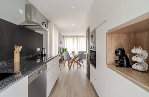 Molares House | Holiday Home 'Felicidade' with Mountain View, Wi-Fi and Air Conditioning
