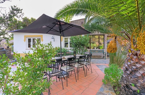 Baiona House | Holiday Home 'Selão Da Eira Velha' with Lake View, Shared Pool and Wi-Fi